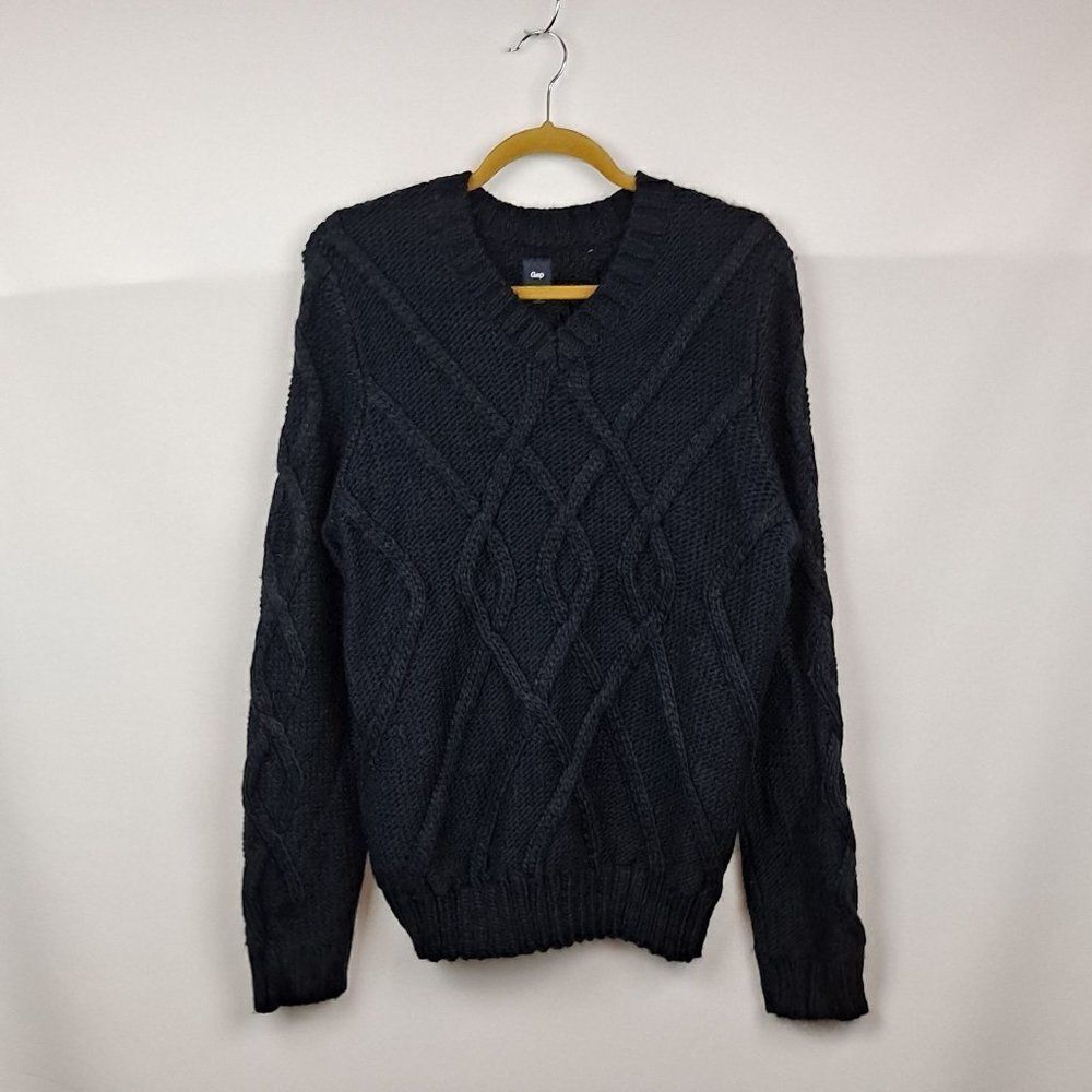 Gap Ladies V neck  sweater NWOT‎